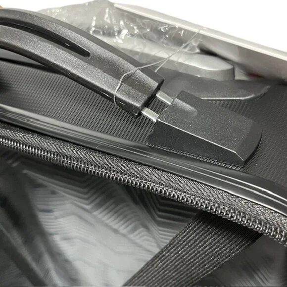 TRAVELERS CLUB Camilla Collection 20” Hardshell Expandable Carryon Suitcase NWT - Picture 10 of 16